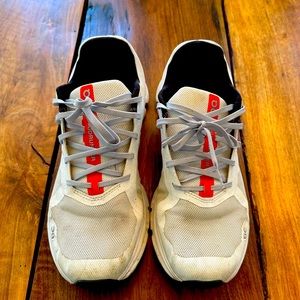 Men’s white/orange ON Running sneaker size 9.5